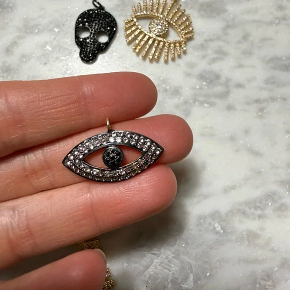 Lot of fun pendants for jewelry making skulls evil eye mama - Picture 4 of 7